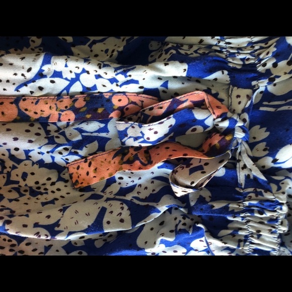 Cabi short sleeve blue and salmon floral top drawstring tie waist v-neck size S - Picture 9 of 11